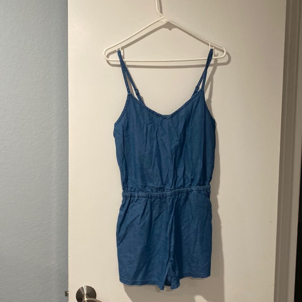 Sleeveless romper with pockets